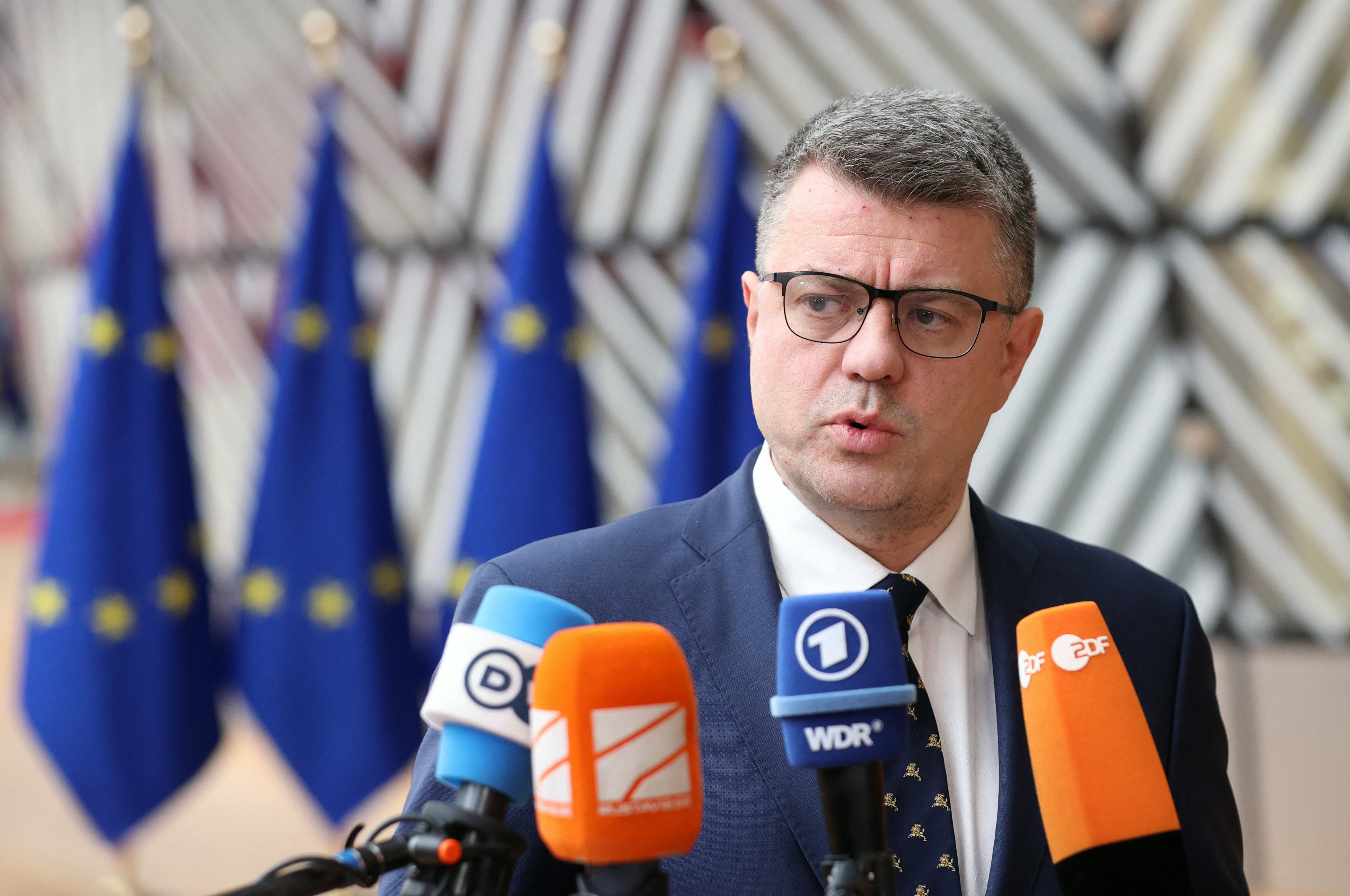 Maşina în care se afla ministrul de externe eston a luat foc în timpul vizitei la Kiev