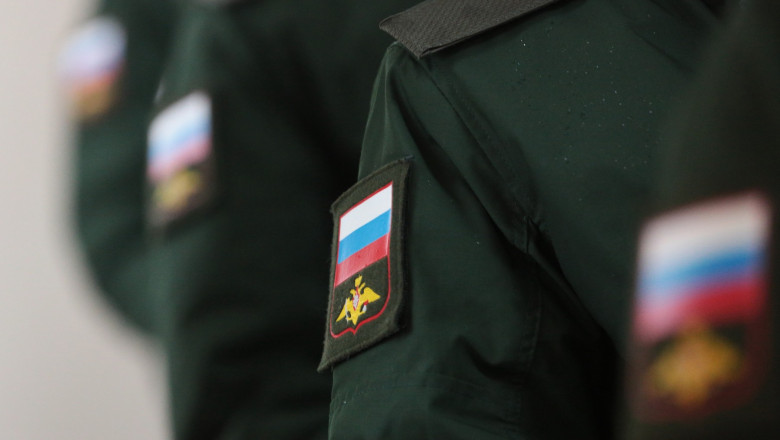 Umerii soldaților ruși cu steagul rusiei imprimat