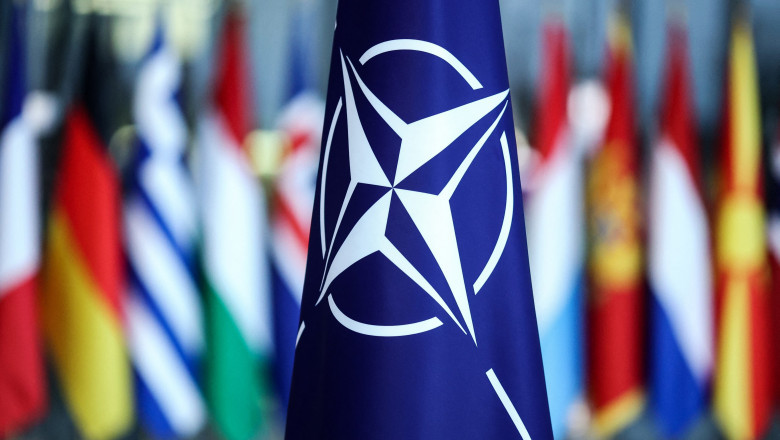 drapelul NATO in fata unora nationale