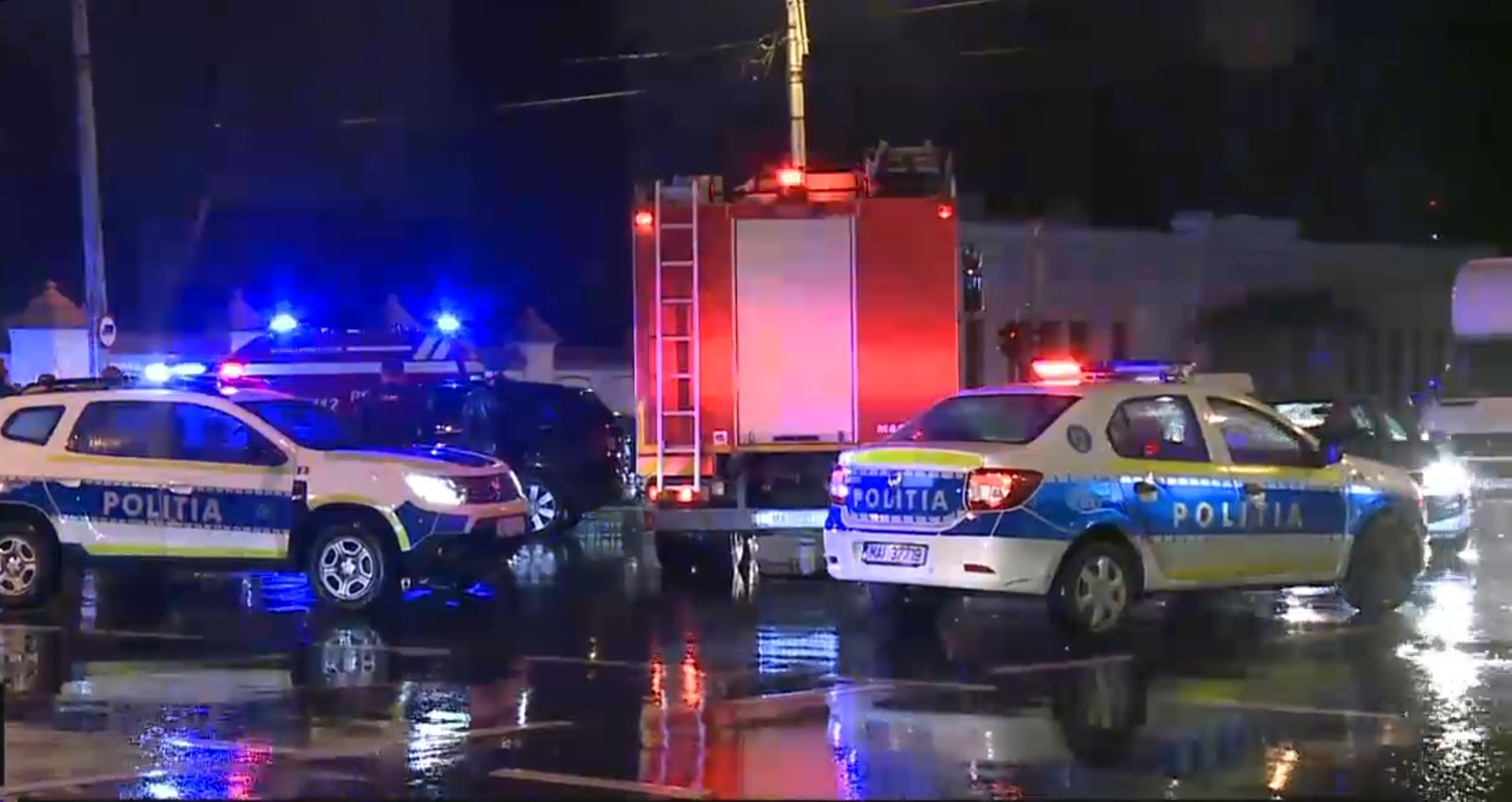 Autospecială de pompieri, oprită de poliție în drum spre incendiu. Șoferul a rămas fără permis și cu amendă de 3.000 de lei