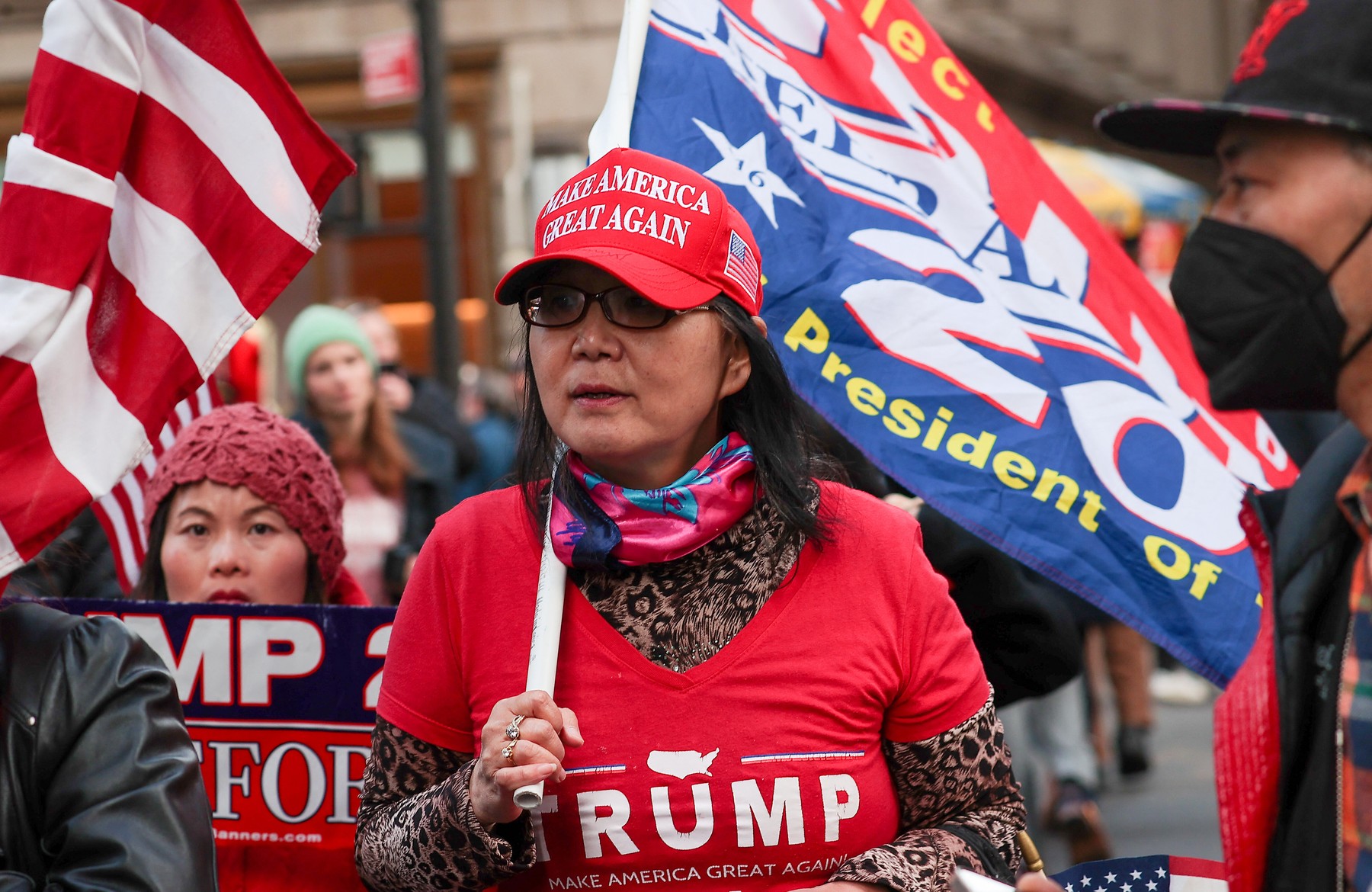 Trump urmează să se predea autorităților din New York în orele următoare. Posibile proteste ale trumpiștilor în fața tribunalului
