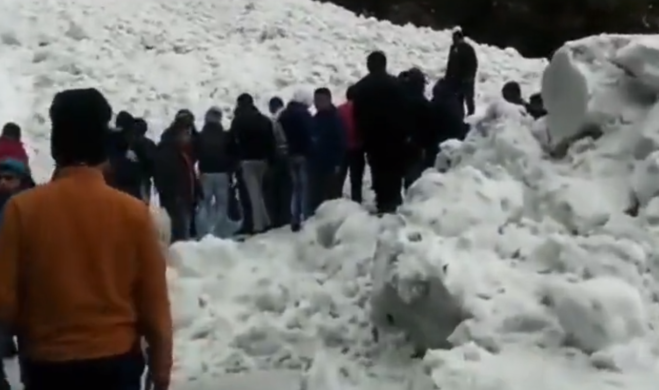 Cel puțin șase morți și 30 de răniți în urma unei avalanșe în India