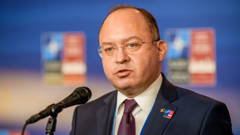 Bogdan Aurescu, ministrul de Externe, susține o conferință de presă la o reuniune a miniștrilor de Externe din Riga pe 30 noiembrie 2021.