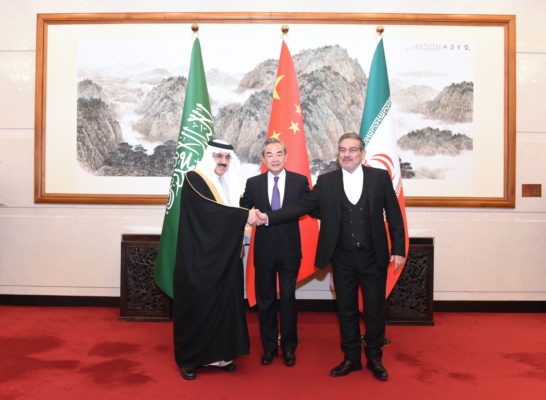 Cum încearcă China să ia locul SUA în Orientul Mijlociu. Miniștrii saudit și iranian de externe se întâlnesc la Beijing
