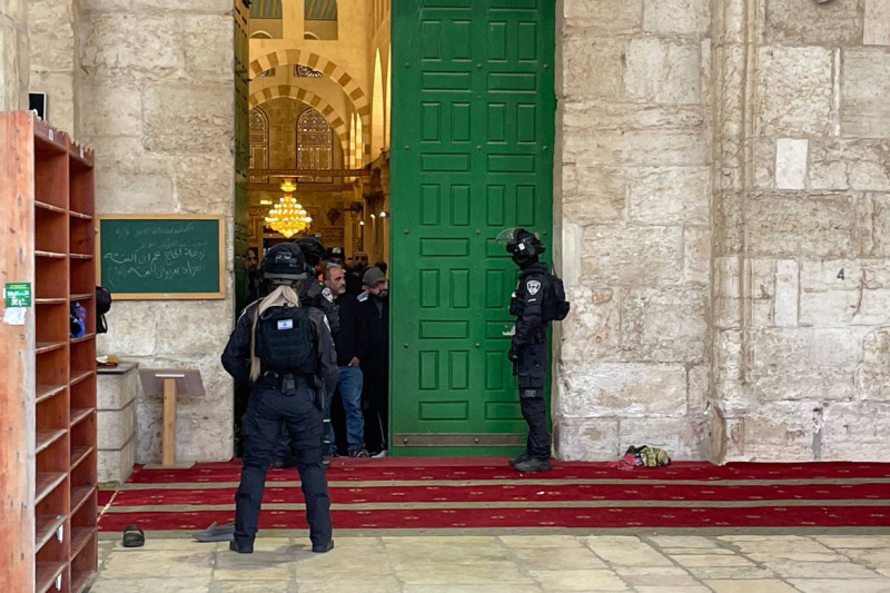 Israeli police raid Masjid Al-Aqsa in Jerusalem