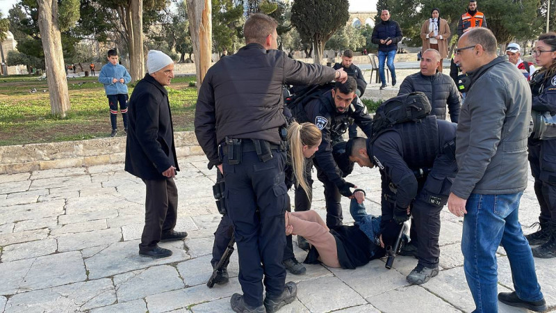 Israeli police raid Al-Aqsa Mosque