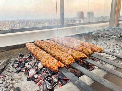 „Mâncaţi mai multă carne de miel, în loc de vită!” Recomandările ministrului turc al Finanţelor în contextul exploziei preţurilor