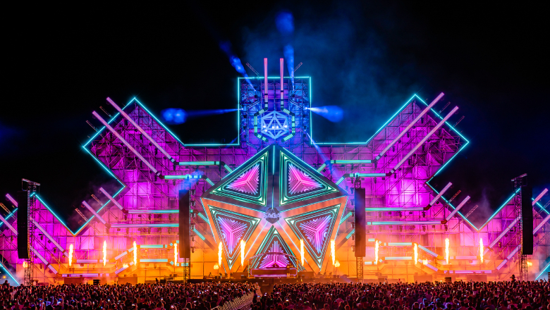 Super Star-ul Elley Duhé din Statele Unite ale Americii și cel mai mare DJ International, Robin Schulz, din Germania la Festivalul SAGA