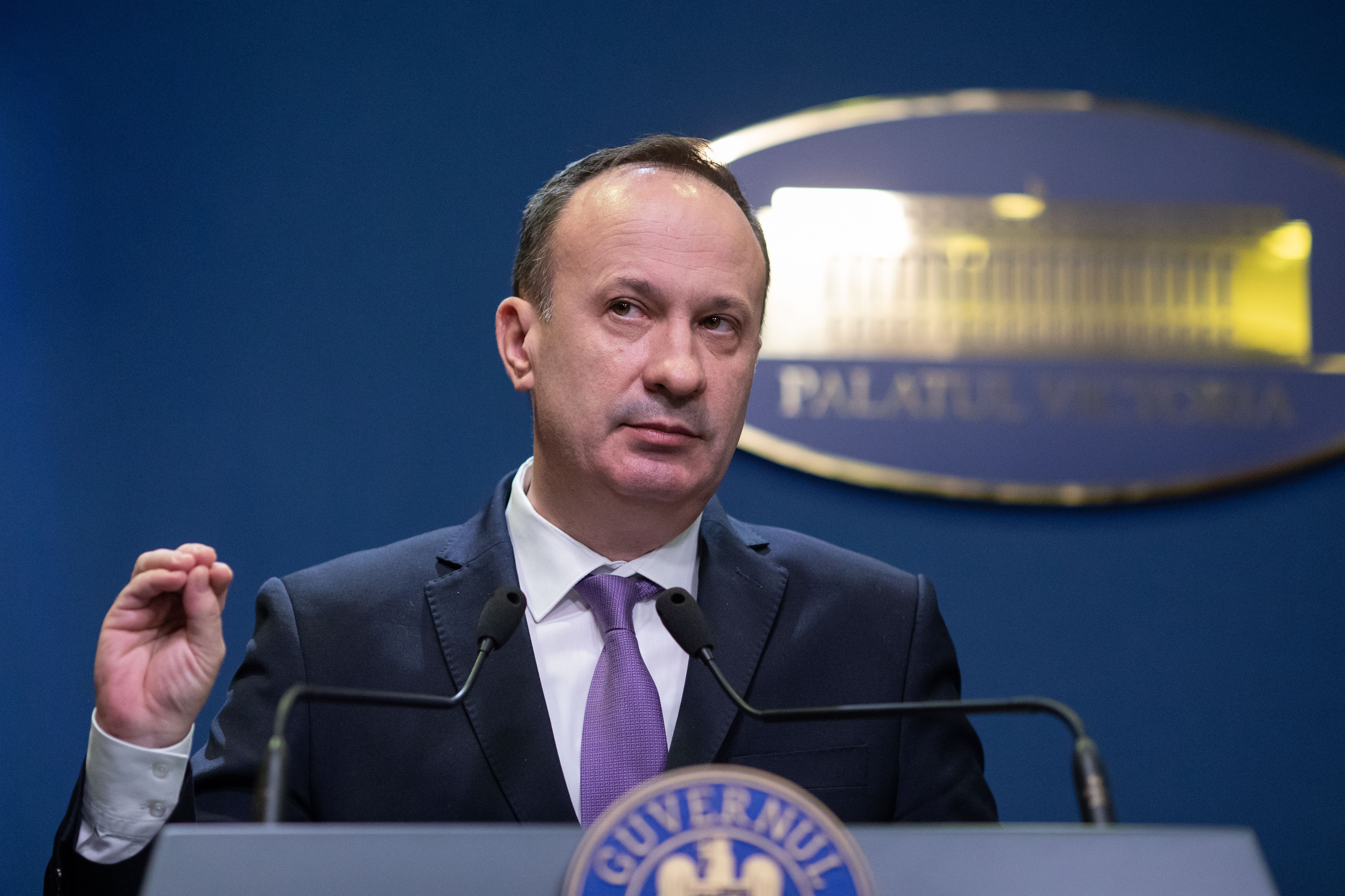 Câciu, despre atacarea în instanţă a taxei de solidaritate: Cei care au făcut profituri extraordinare trebuie să plătească