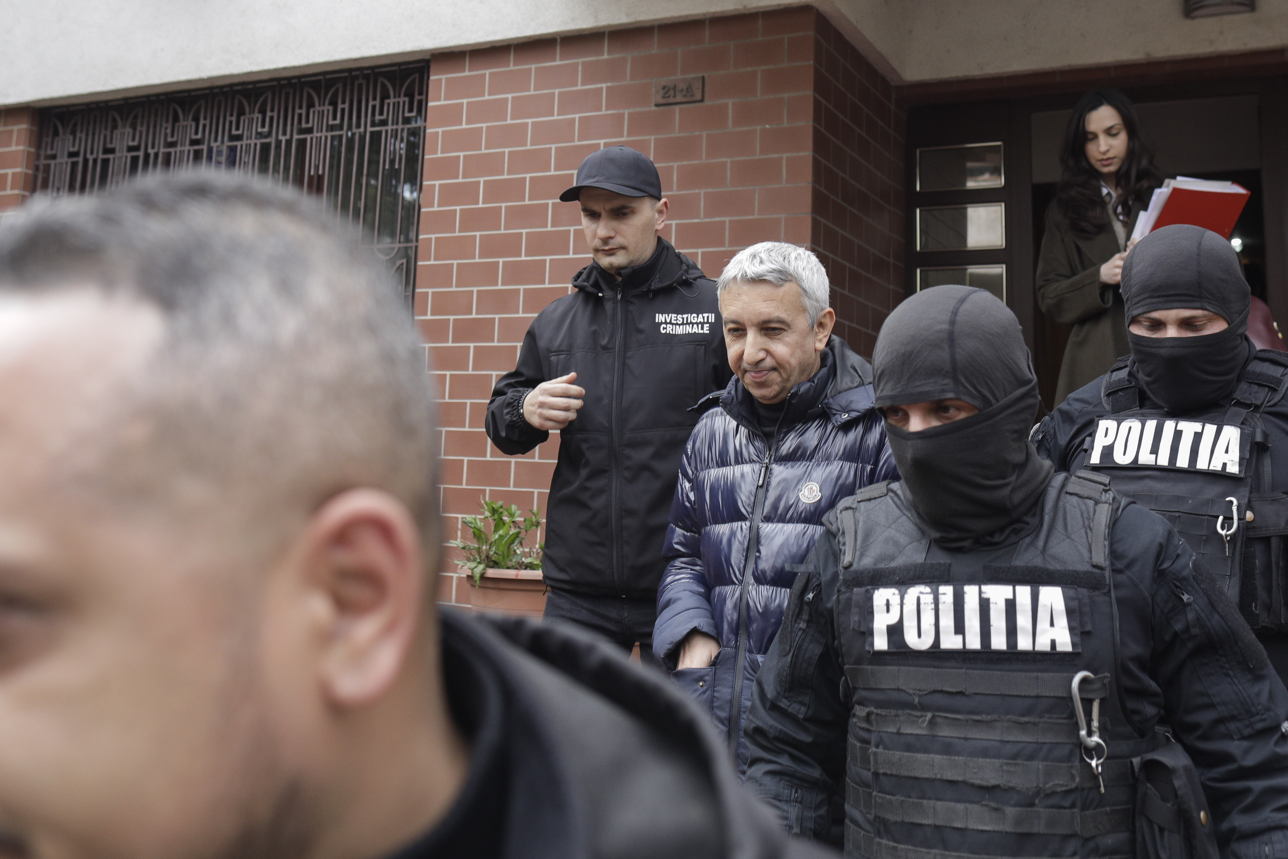 Dan Diaconescu a parcat pe două locuri pentru persoane cu dizabilități, la prima vizită la poliție pentru controlul judiciar