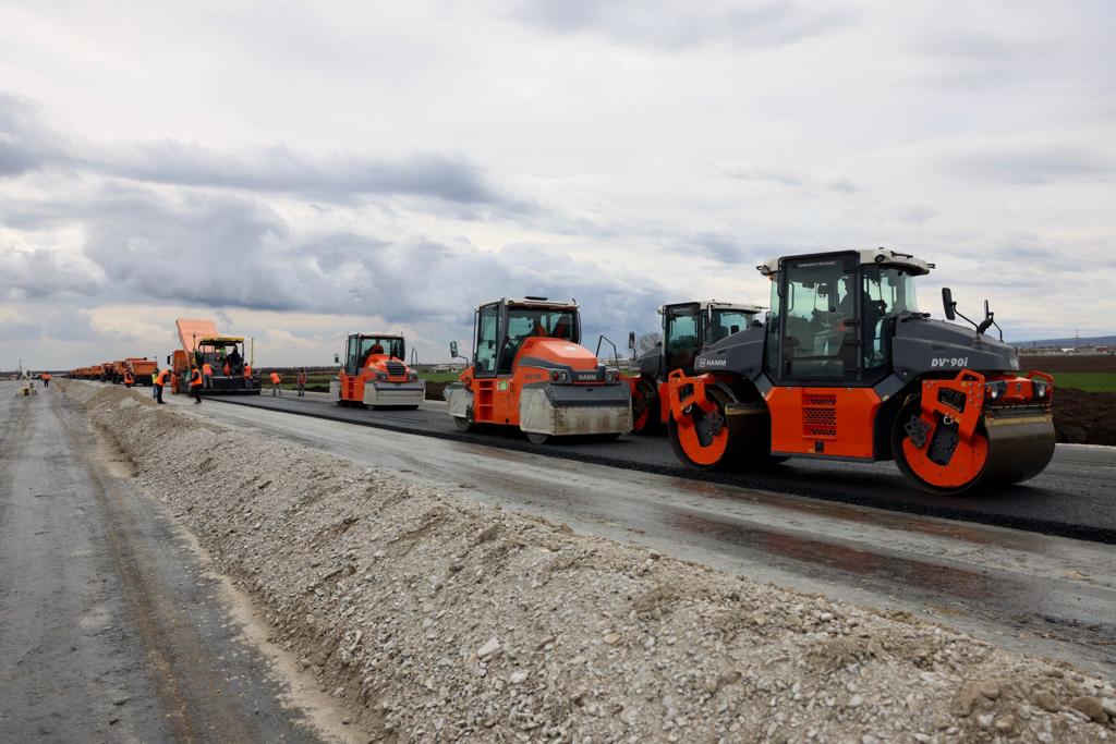 Guvernul dă bani pentru Autostrada Moldovei și pentru calea ferată Predeal-Constanța