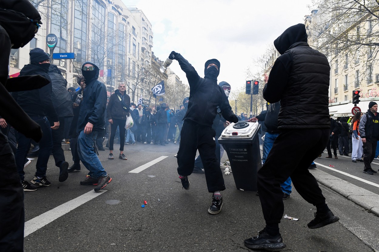 VIDEO. Nou protest violent în Franța. 154 de membri ai forțelor de ordine au fost răniți. Poliția a făcut 111 arestări
