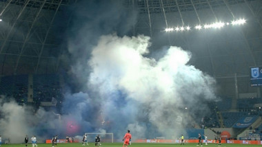 fumigene pe stadion