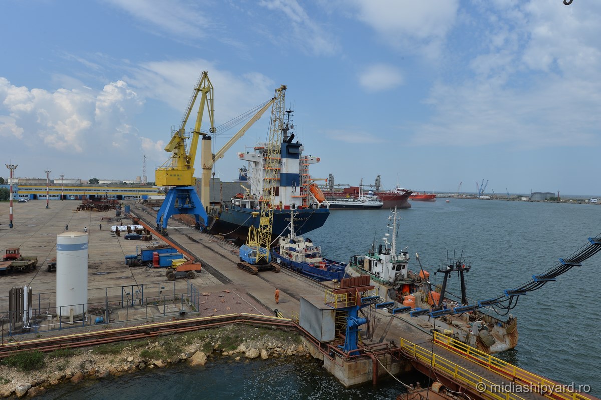 Explozie la Șantierul Naval Midia. Trei persoane au fost rănite