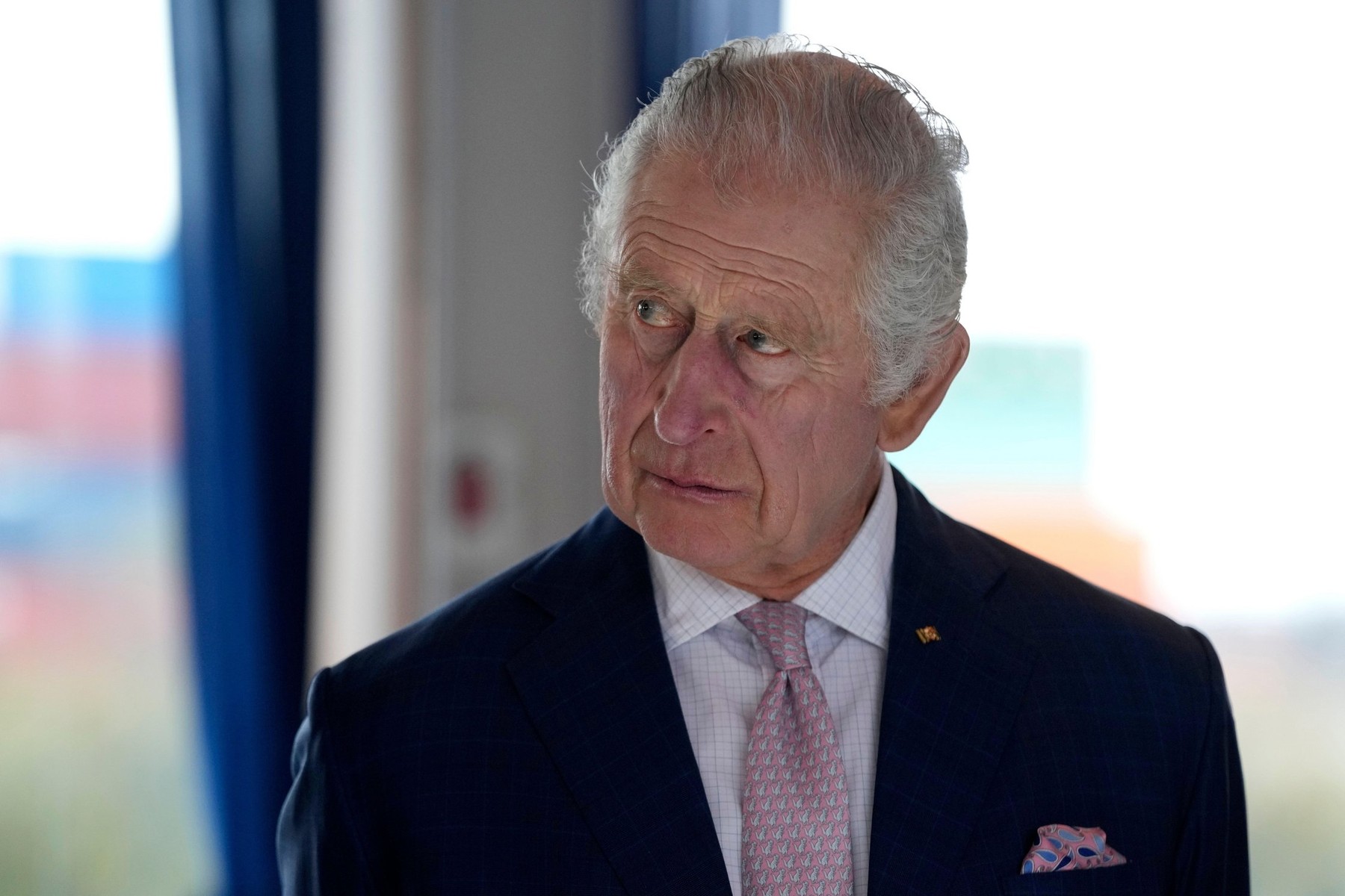 Regele Charles III şi-a lansat un canal de YouTube. Printre starurile care mai apar se numără actorii Idris Elba, Olivia Colman şi Wood