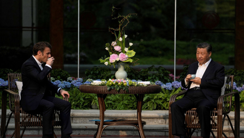 Emmanuel Macron bea ceai cu Xi Jinping