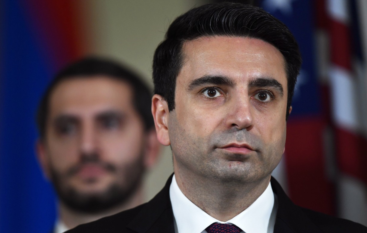 Preşedintele Parlamentului din Armenia a prezentat scuze publice după ce a scuipat un trecător care l-a numit „trădător”