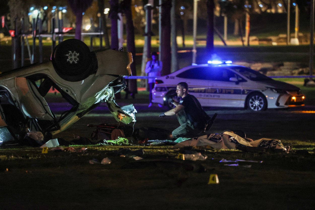 Atentat la Tel-Aviv, soldat cu un mort şi 4 răniţi. Un bărbat a deschis focul asupra pietonilor, apoi a încercat să-i calce cu mașina