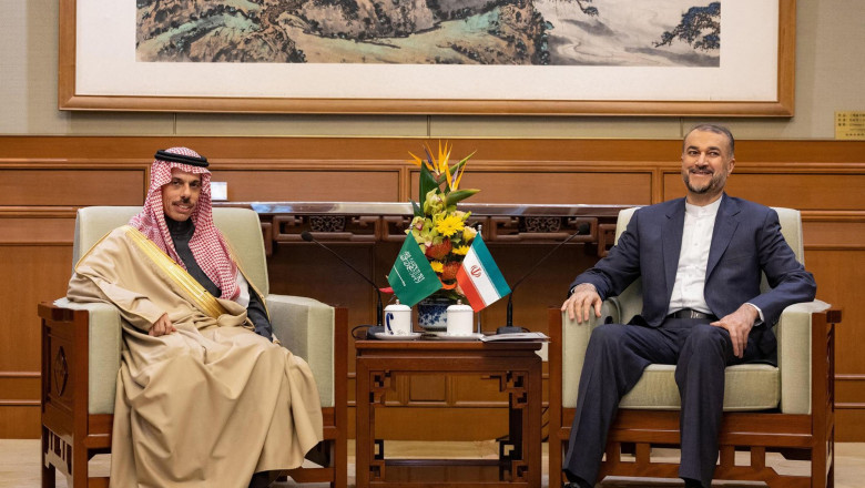 miniștrii de externe saudit și iranian pe scaune