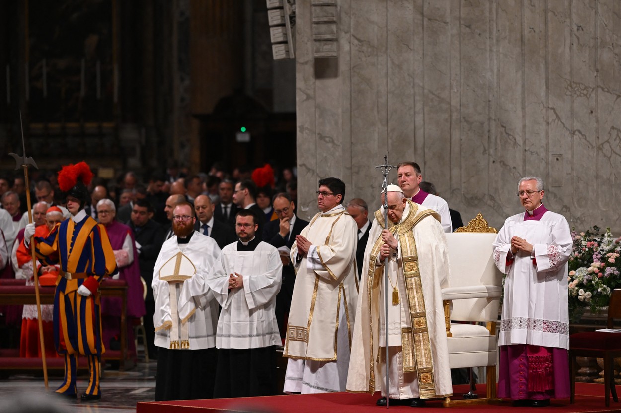 VIDEO Un miliard de creștini sărbătoresc Paștele catolic. Papa Francisc face un nou apel la pace