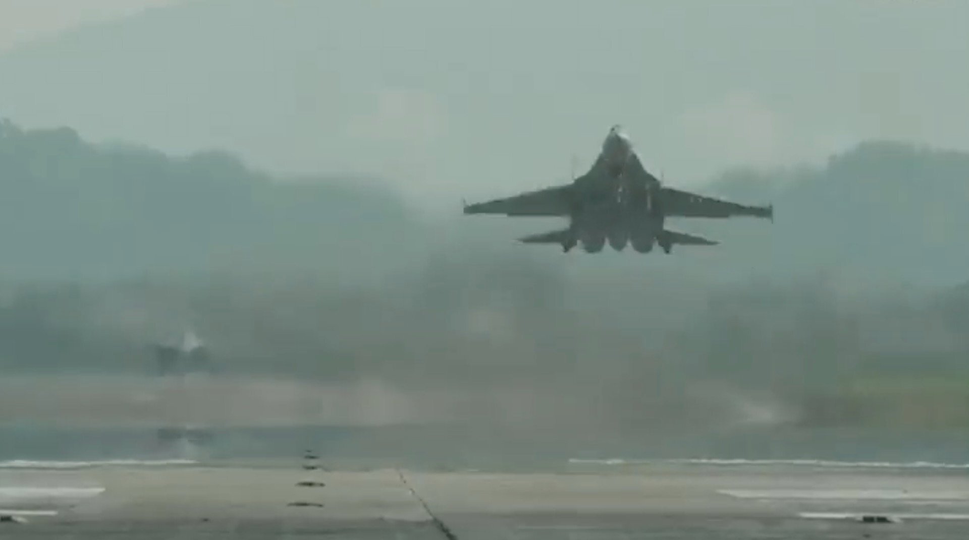 China a mobilizat avioane cu muniție reală pentru a simula încercuirea Taiwanului