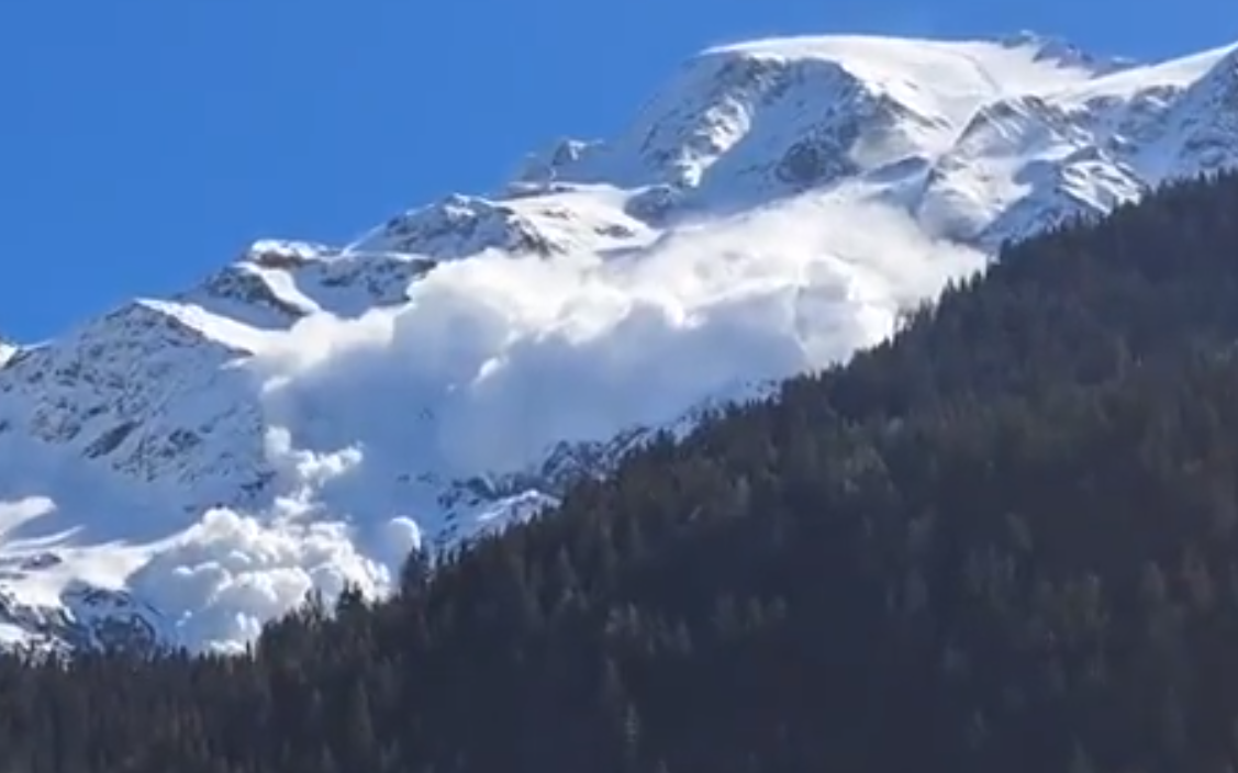 Patru morţi şi mai mulţi răniţi după o avalanşă în Alpii francezi