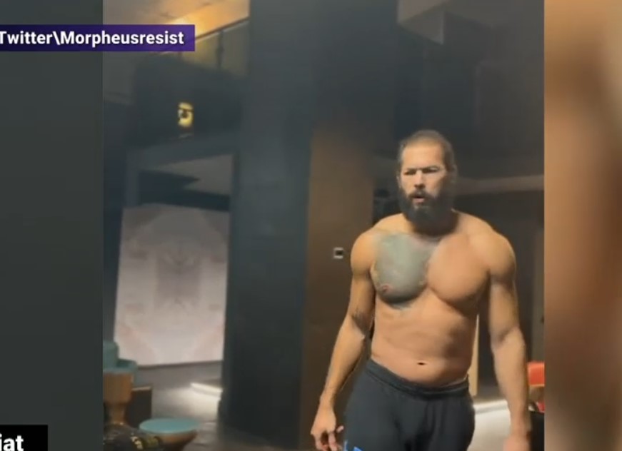 Cum și-au petrecut frații Tate primele zile de arest la domiciliu. Videoclipurile postate online au bătut recorduri de vizionări
