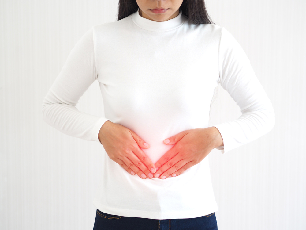 Ce complicație severă poate indica apariția unei umflături pe abdomen?