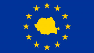Steag al Uniunii Europene cu harta României în centrul stelelor