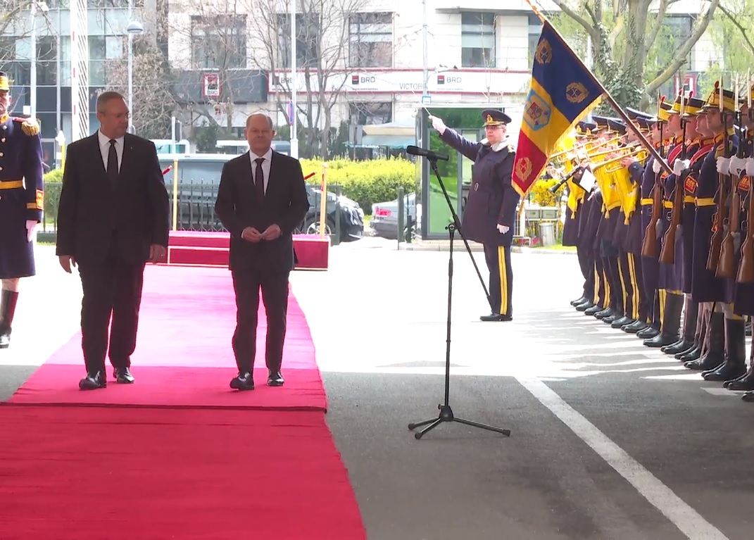 Cancelarul Olaf Scholz, primit de premierul Nicolae Ciucă la Palatul Victoria
