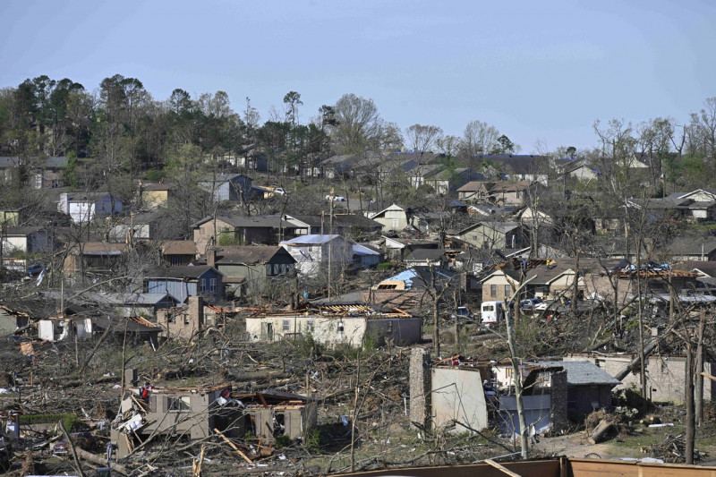 Tornadoes that ravage US kill at least 26