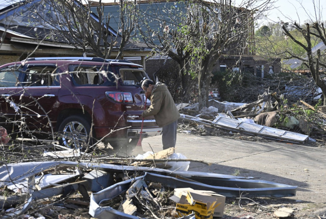 Tornadoes that ravage US kill at least 26