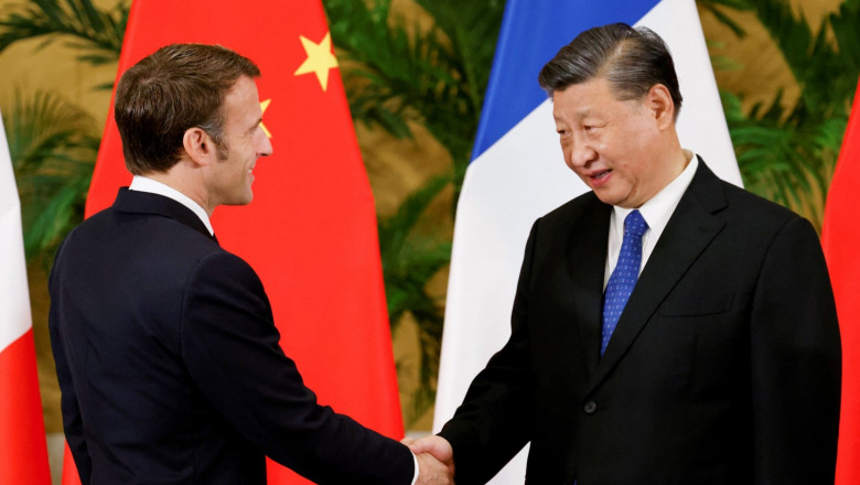 Emmanuel Macron dă mâna cu Xi Jinping