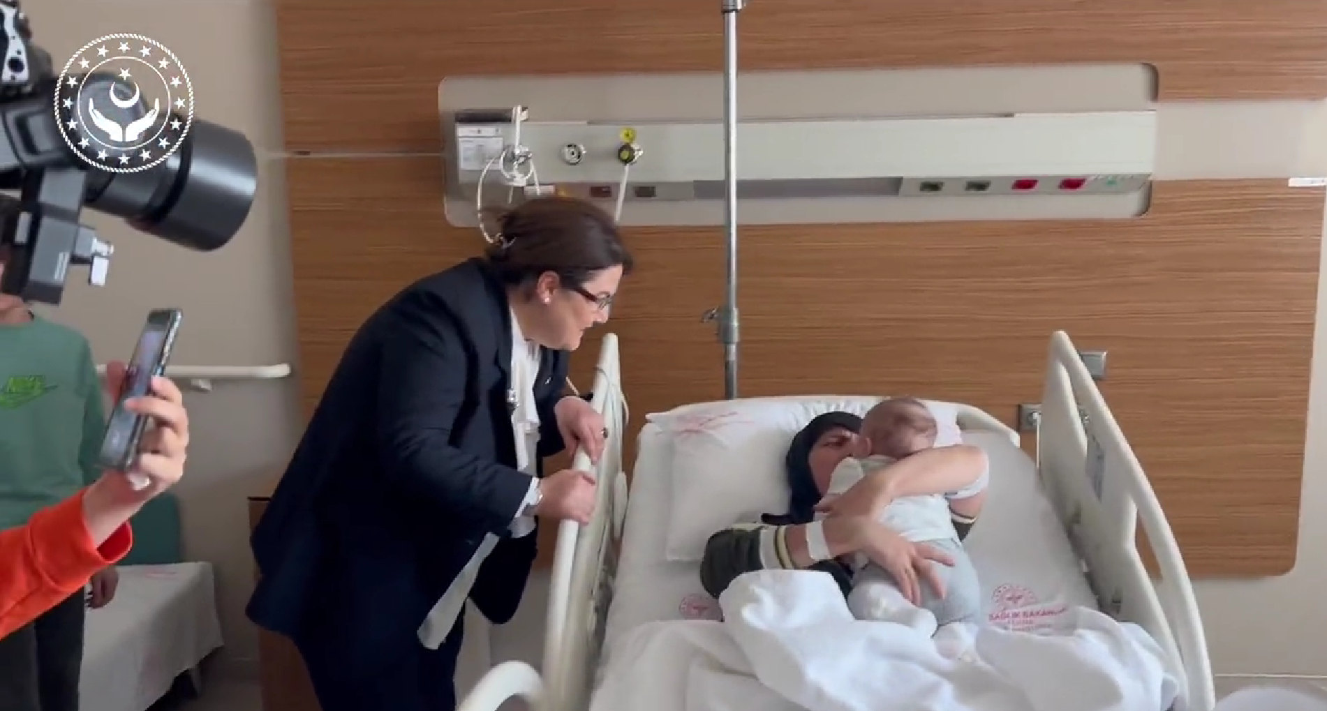 „Copilul miracol”, fetița care a supraviețuit 5 zile sub dărâmături în Turcia, și-a regăsit mama la două luni după cutremur