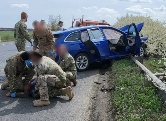 Militarii Forţelor pentru Operaţii Speciale au acordat primul ajutor victimei unui accident: "L-am menţinut în viaţă"