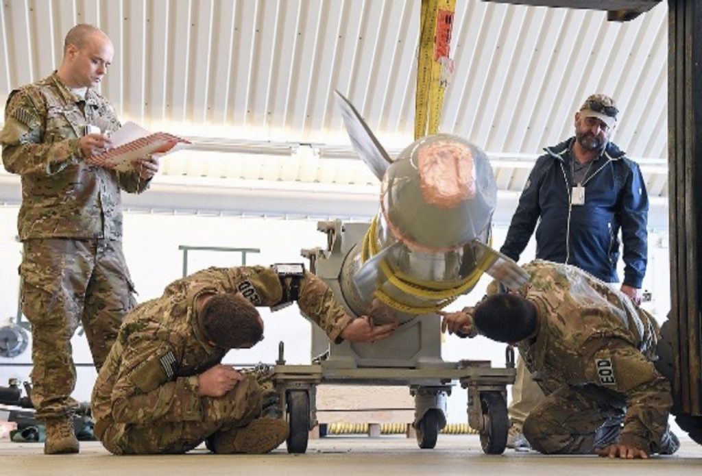 O bombă nucleară americană dintr-o bază din Olanda a fost avariată. Ar avea urme de lovituri
