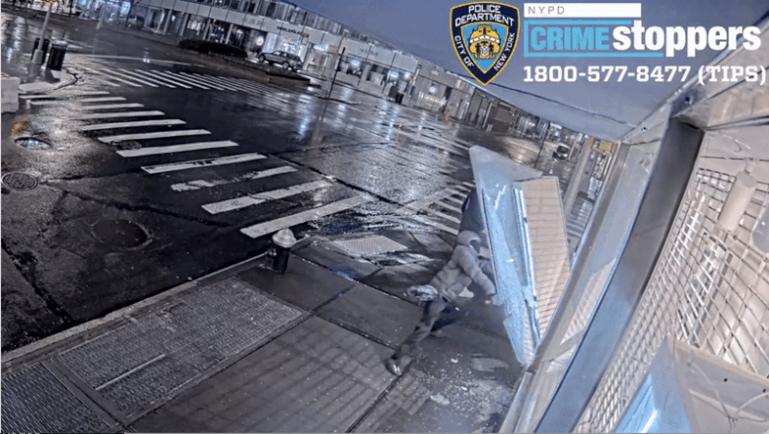 Jaf spectaculos. Hoții sparg cu ciocanul o vitrină în New York și fură genți Hermes de aproape 250.000 de dolari în câteva secunde