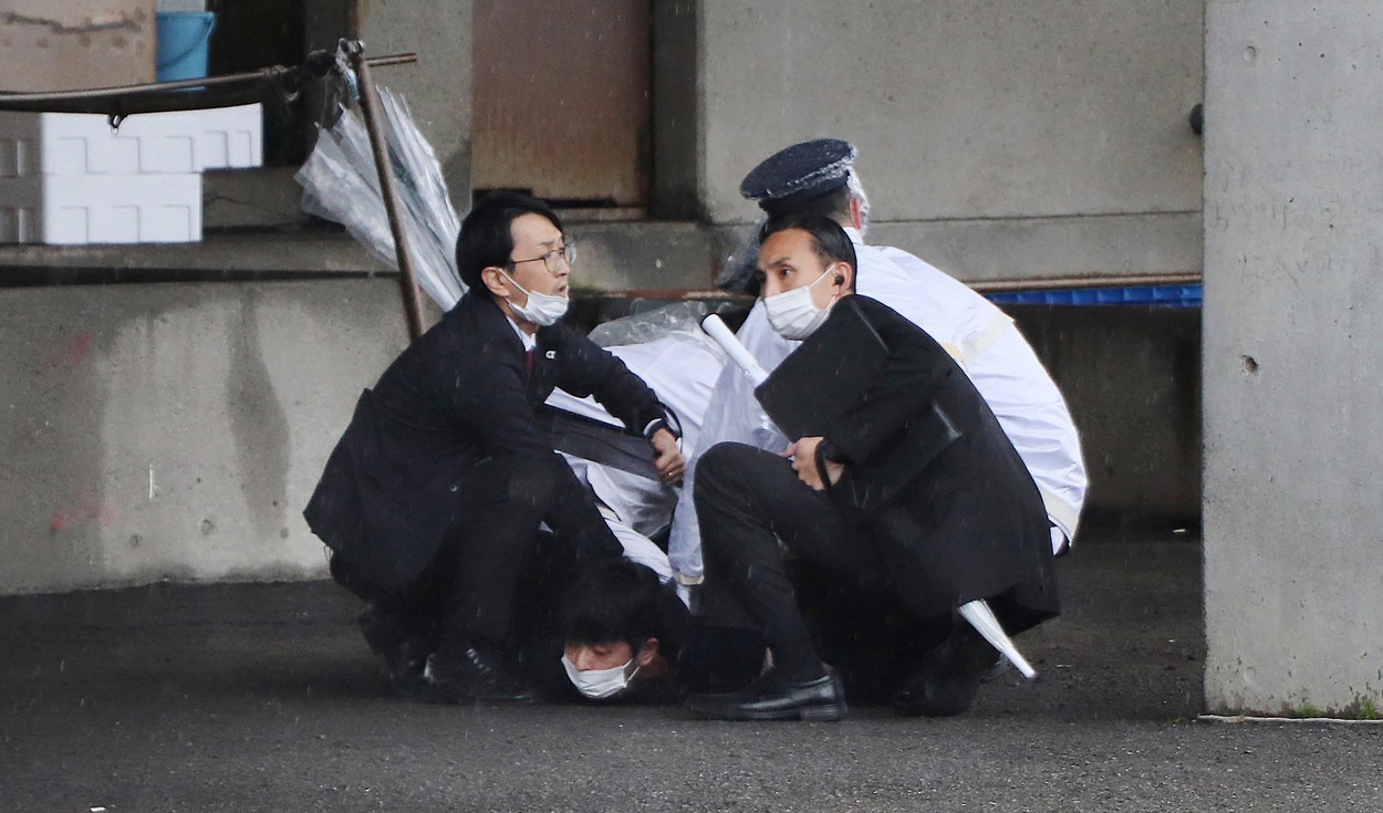 Premierul japonez Fumio Kishida, evacuat după o explozie în timpul unui discurs