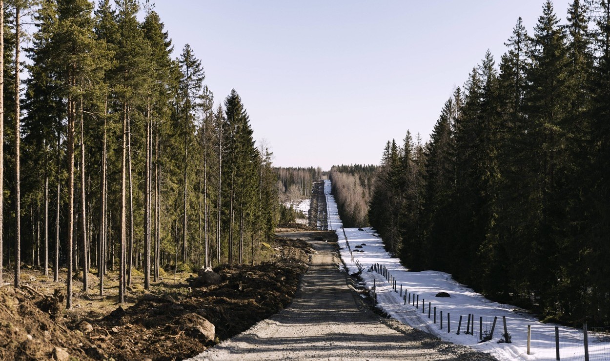 Finlanda ridică o nouă cortină de fier la granița cu Rusia după aderarea la NATO: 200 de kilometri de gard la frontiera de est