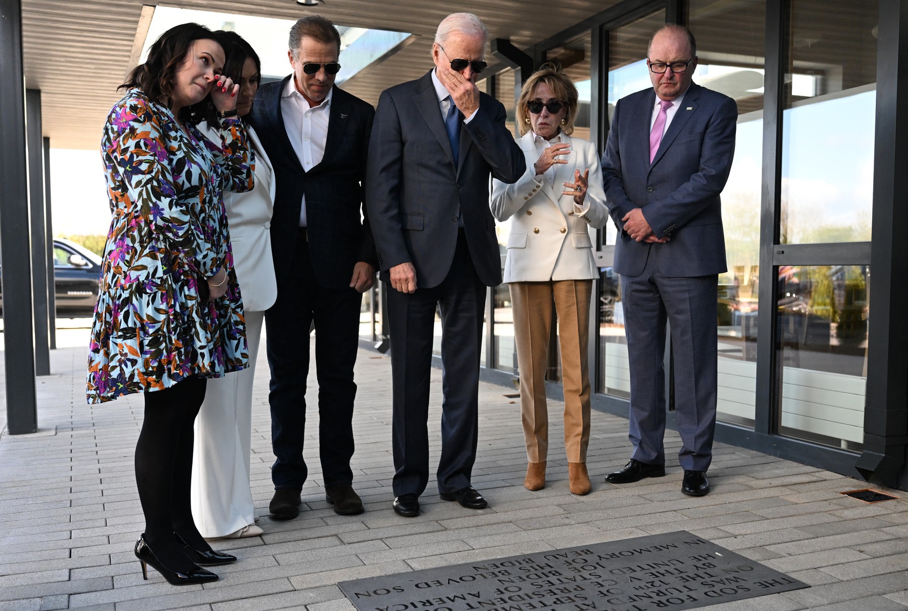 Joe Biden a izbucnit în lacrimi după ce s-a întâlnit cu preotul care i-a fost alături fiului său Beau înainte de a muri
