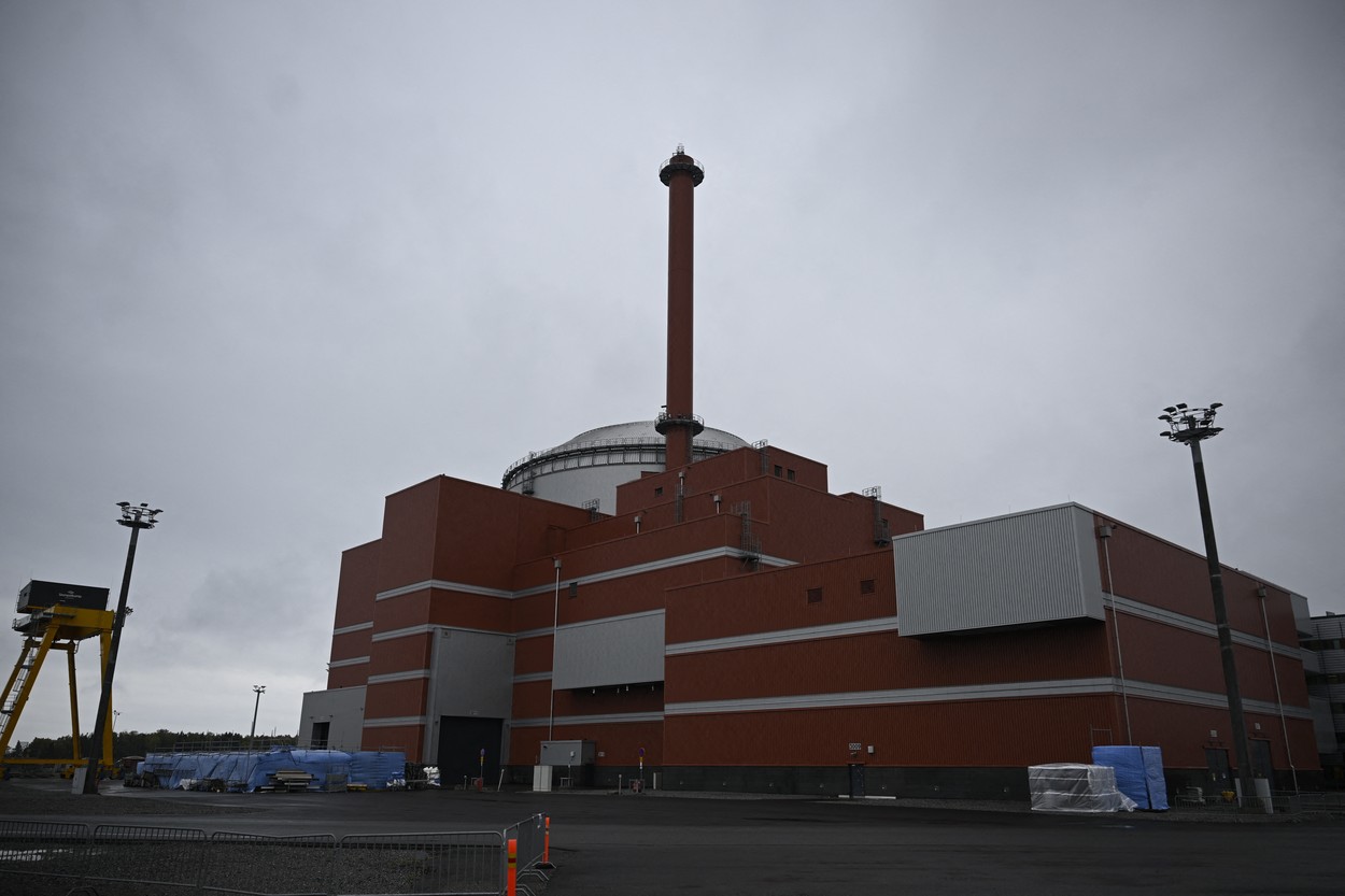 Cel mai mare reactor nuclear din Europa începe producția de energie în Finlanda, în timp ce Germania închide centralele nucleare