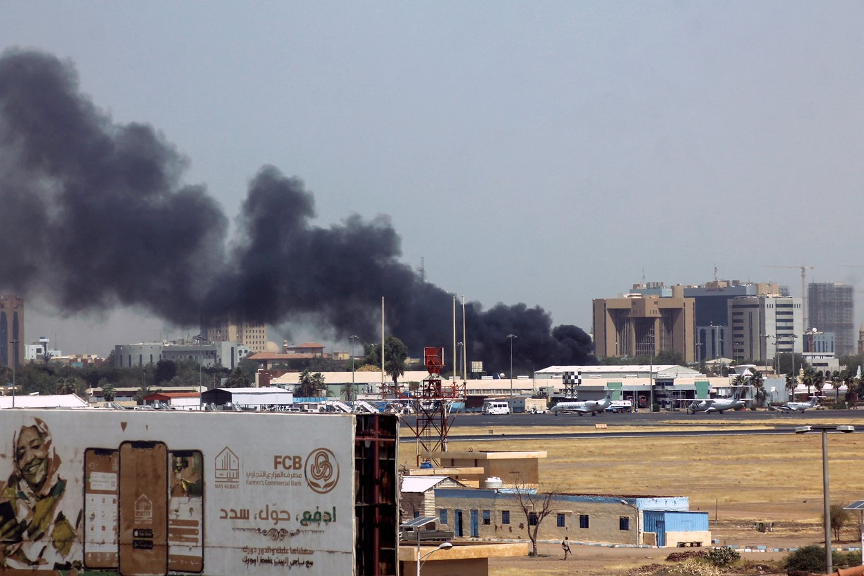 Un avion de evacuare al Turciei a fost găurit de gloanțe în Sudan