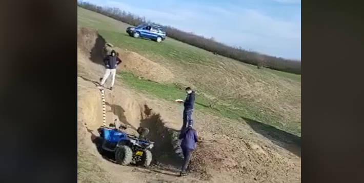 Un tânăr de 32 de ani a murit strivit de propriul ATV