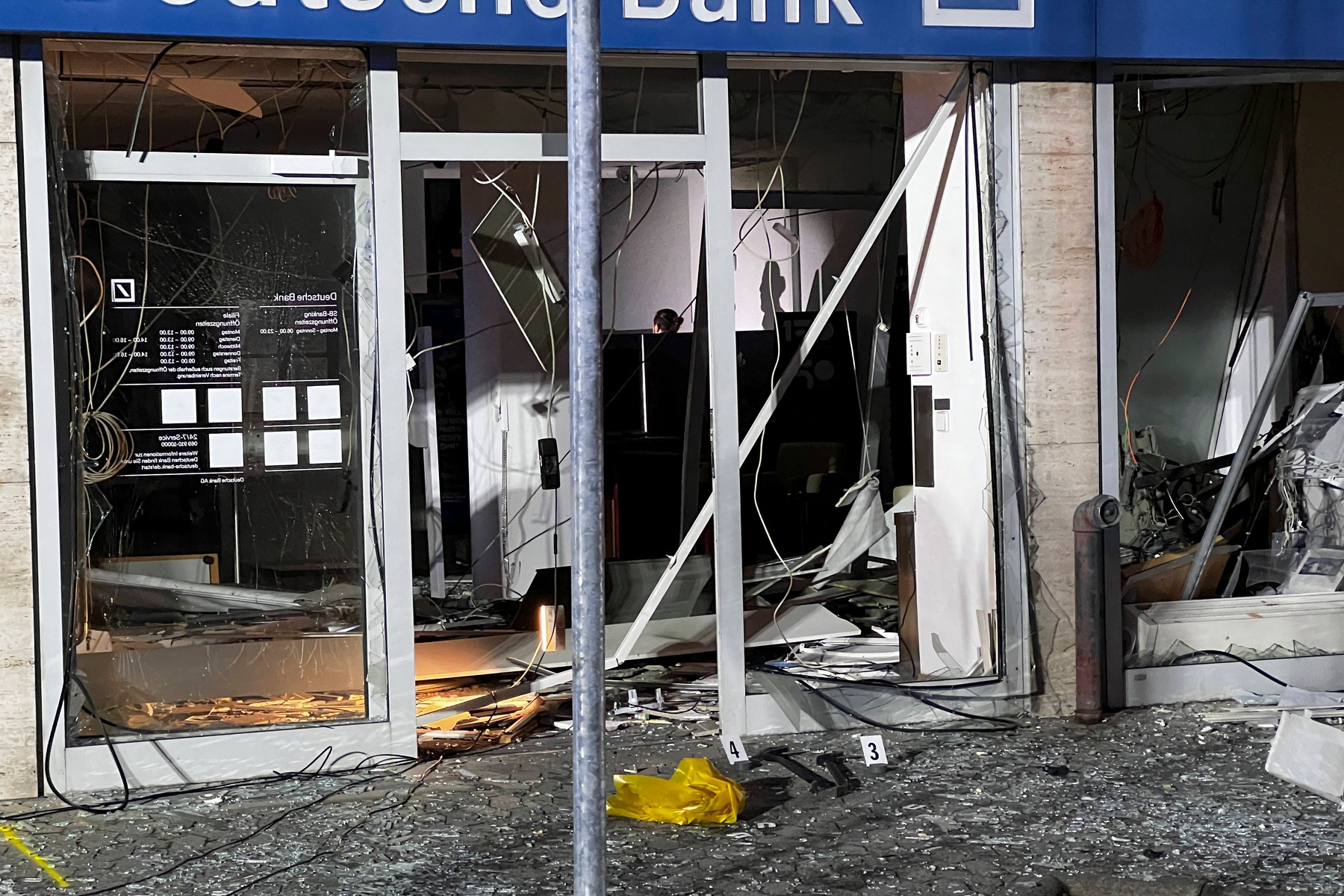 Pentru că în Țările de Jos a crescut securitatea bancomatelor, hoții olandezi le aruncă în aer pe cele din Germania