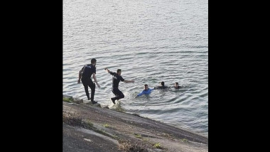 politisti sarind in apa