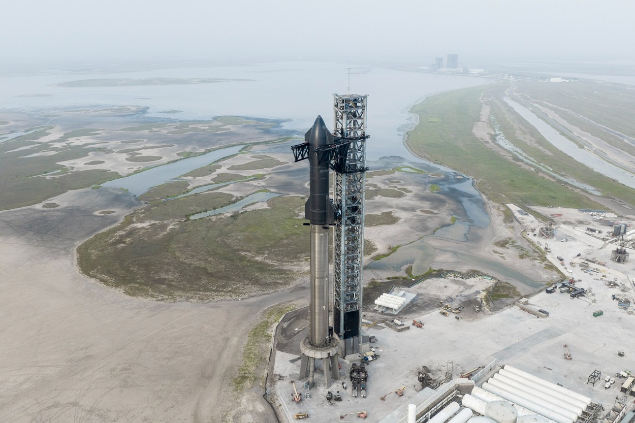 SpaceX pregăteşte o primă lansare a celei mai mari rachete din lume. "Starship" are 119 metri înălțime și 5.000 de tone
