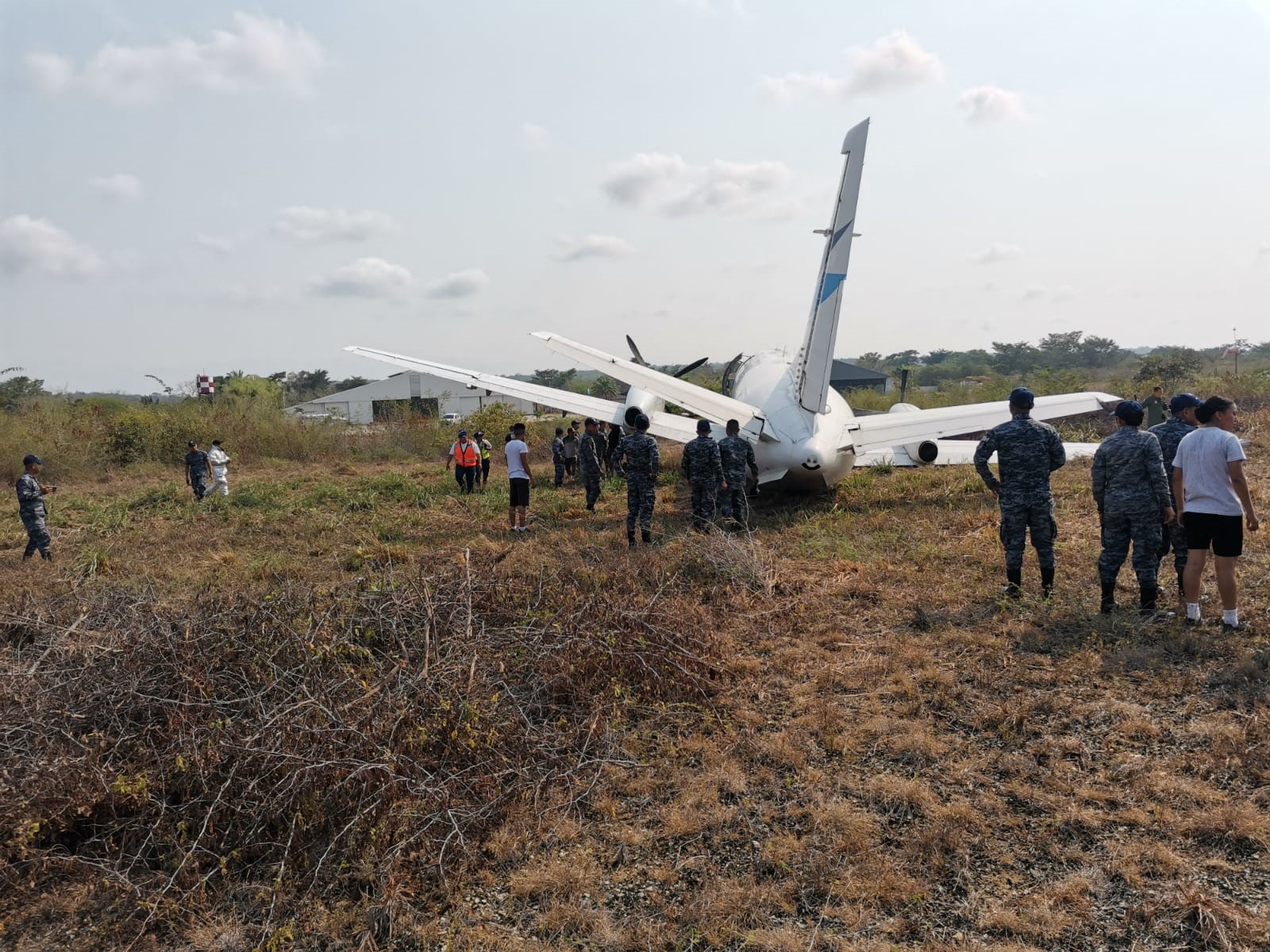 Un avion plin cu pasageri a pierdut o parte din trenul de aterizare și nu a mai ajuns pe pistă