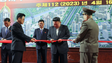 kim jon un taie panglica la proiect imobiliar