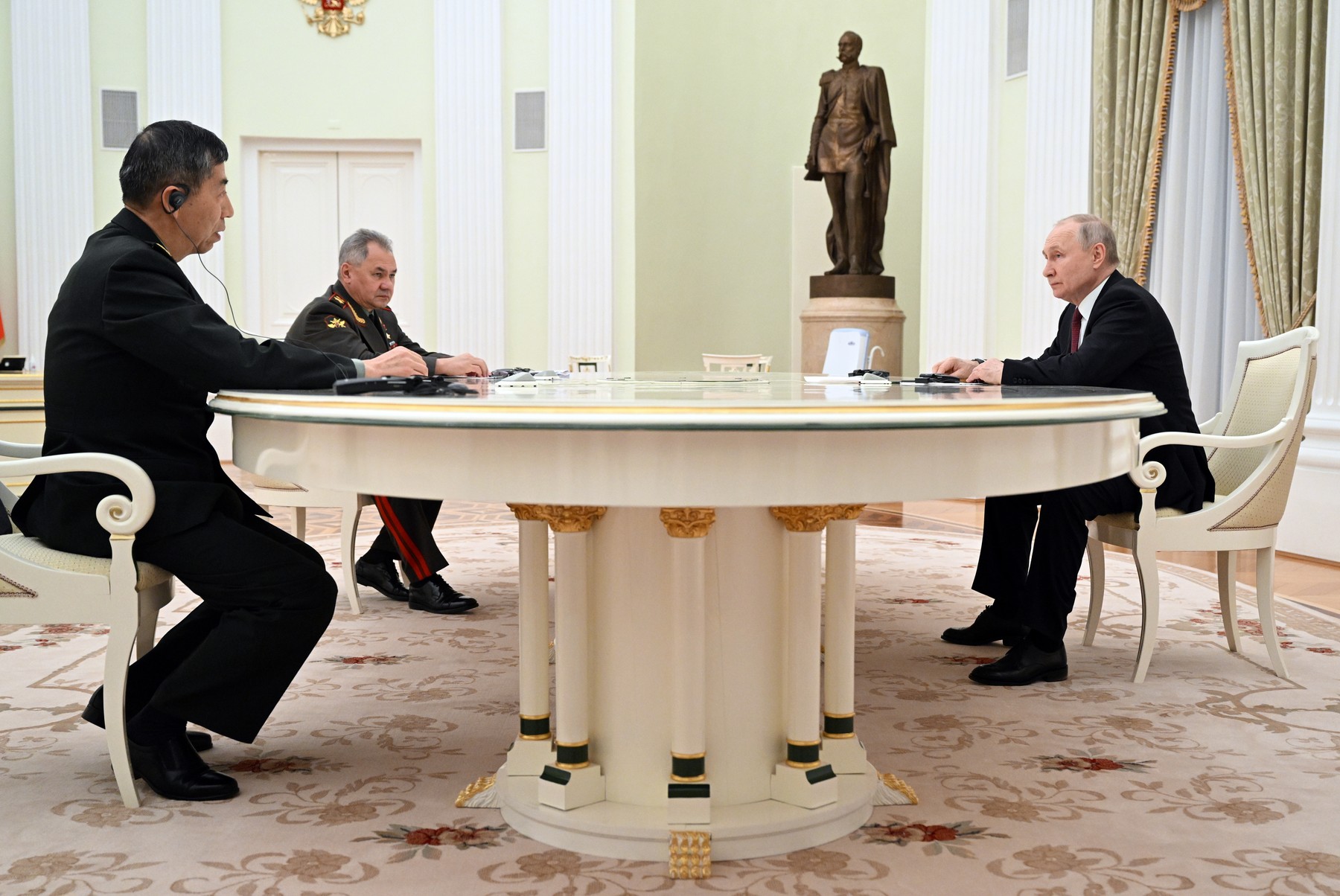 Ce au discutat Putin și ministrul chinez al apărării la întâlnirea-surpriză de la Kremlin. „Am ales în mod special Rusia”