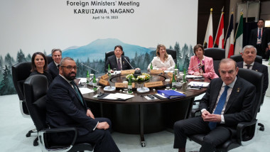 ministrii de ext g7 la masa, intrunire in japonia